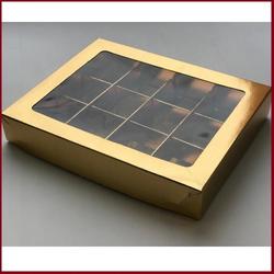Коробка для конфет 19х15х3 см. 12 ячеек Золотая с окошком 1