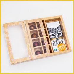 Коробка для 8 конфет и плитки шоколада 17х17х3 см. Карнавал 1