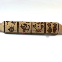 Скалка резная Детская пряничная 35х4 см. бук 1